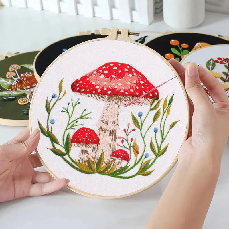 Borduurpakket Paddenstoel & Bloemen – Inclusief Borduurring (20 cm)