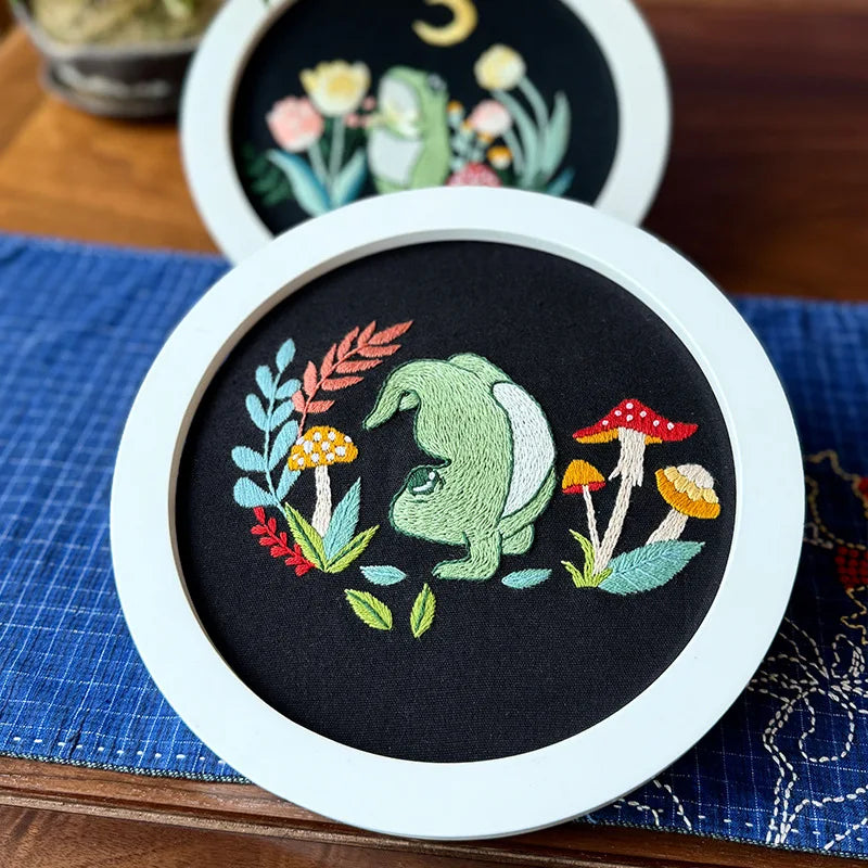 Borduurpakket met Schattige Dansende Kikker – Strand & Oceaan Thema 20cm