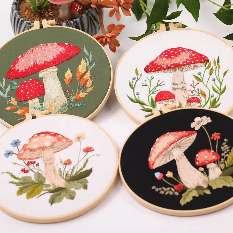 Borduurpakket Paddenstoel & Bloemen – Inclusief Borduurring (20 cm)