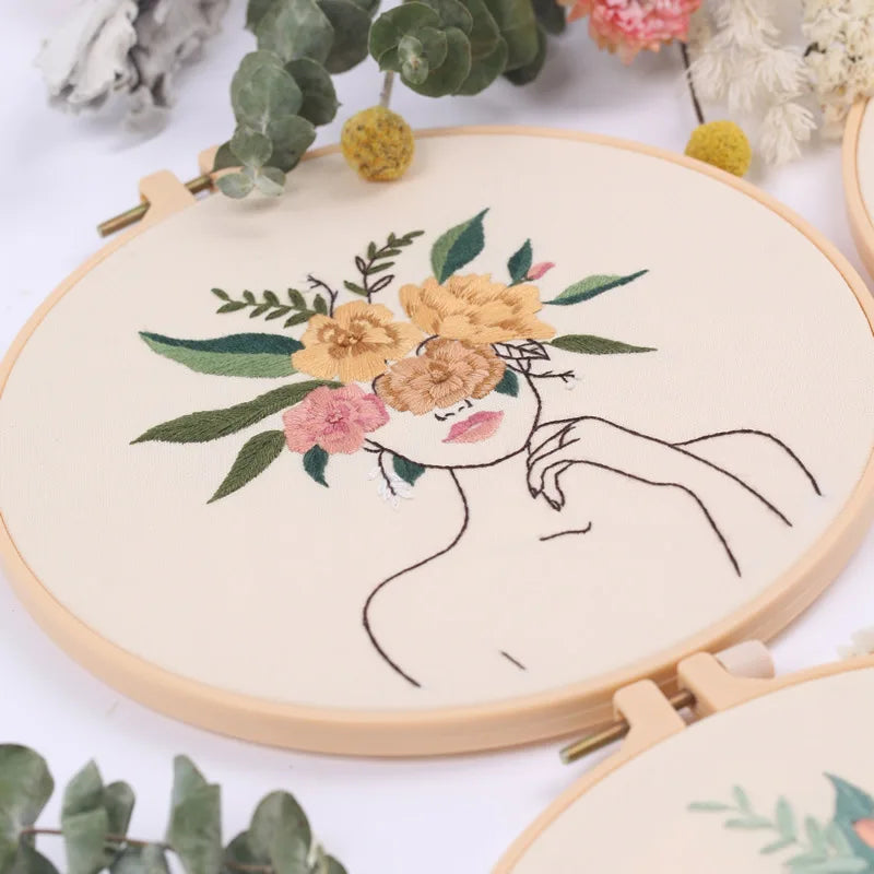 Borduurpakket Rond | Dame met Bloemen | Inclusief Garen en Naalden