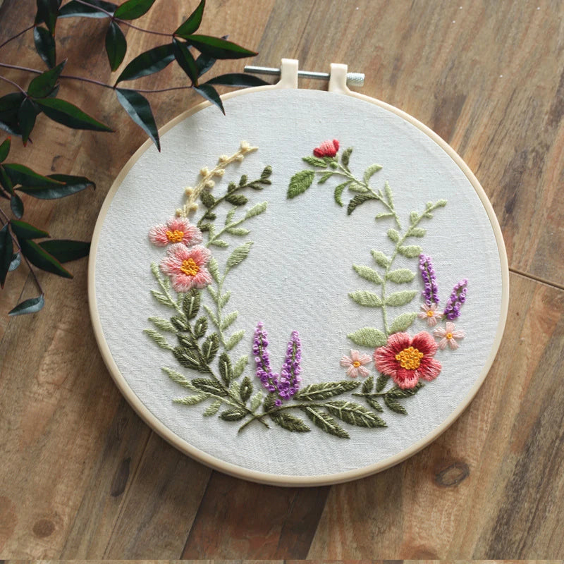 Borduurpakket Rond met Bloemen en Eekhoorn – Compleet Handwerkset