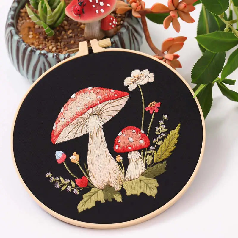 Borduurpakket Paddenstoel & Bloemen – Inclusief Borduurring (20 cm)
