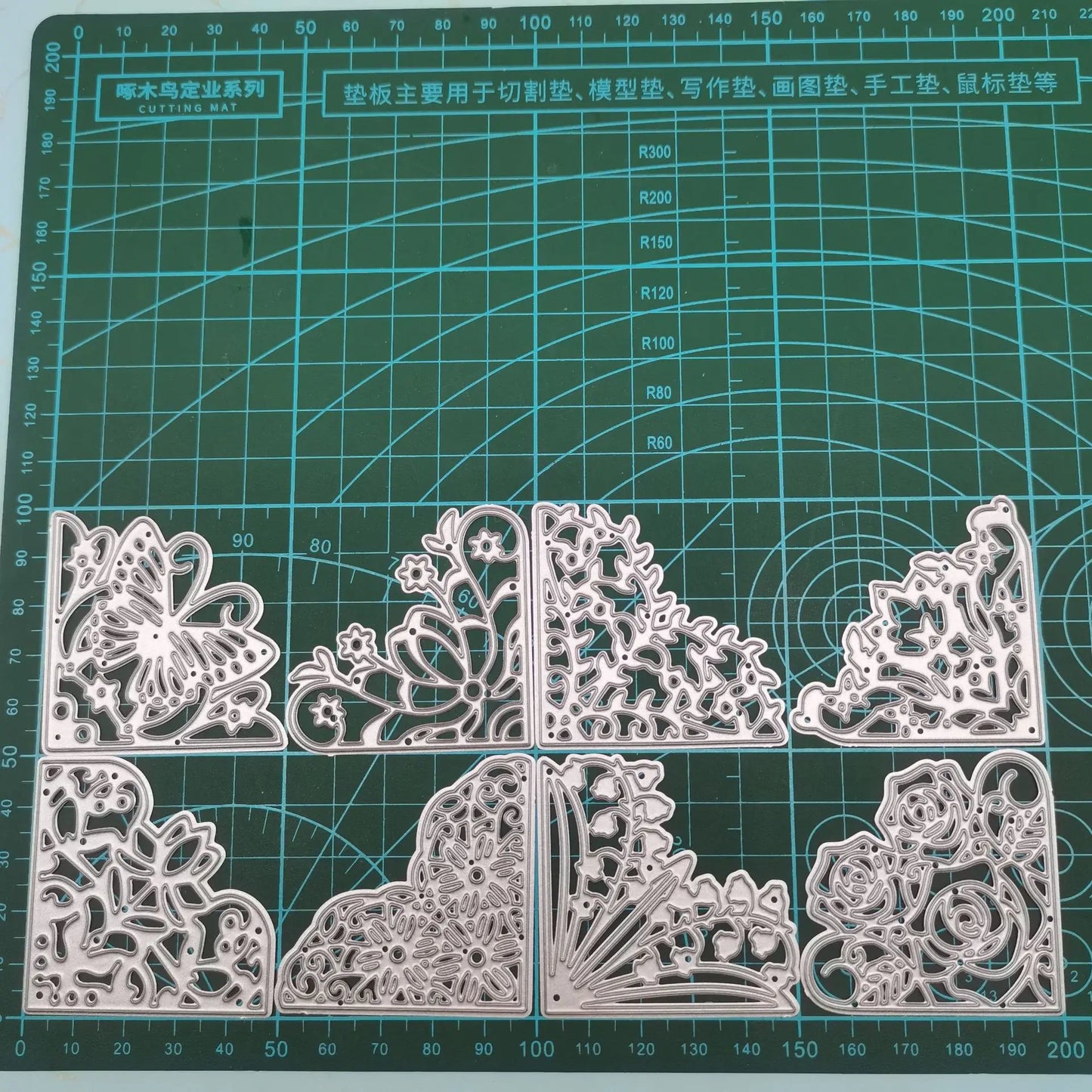 Metalen snijmal - Set van 8 Driehoekige Kantpatronen (20,5x10,1 cm)