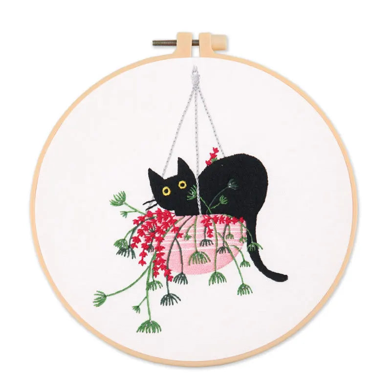Borduurpakket Rond Kat met Bloemen – Inclusief Garen en Naalden