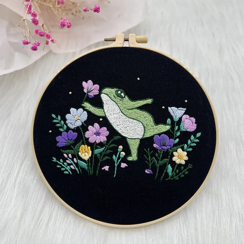 Borduurpakket met Schattige Dansende Kikker – Strand & Oceaan Thema 20cm