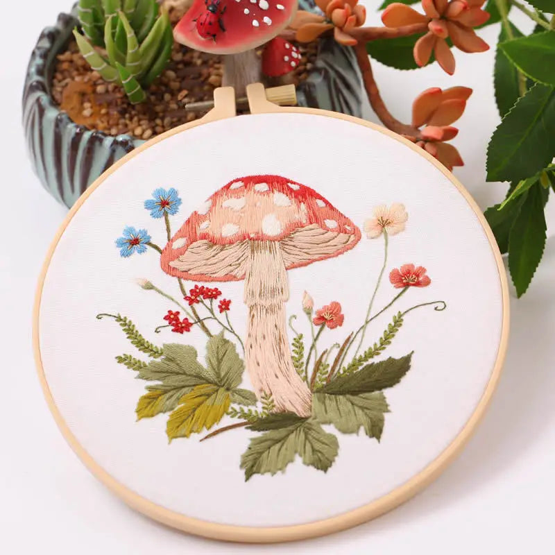 Borduurpakket Paddenstoel & Bloemen – Inclusief Borduurring (20 cm)