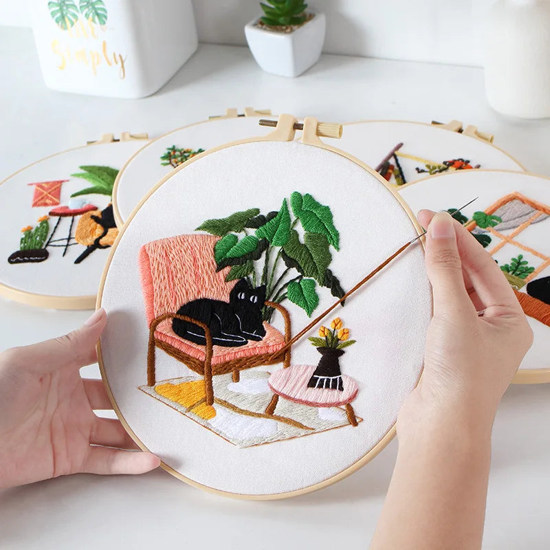 Borduurpakket Rond - Kat en Bloemen - Compleet met Garen en Naalden