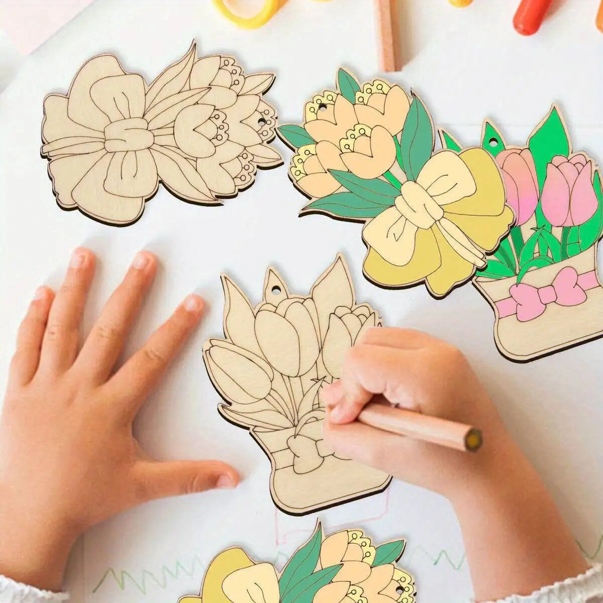 Houten figuren om zelf te schilderen/kleuren – bloemen hangers set van 10