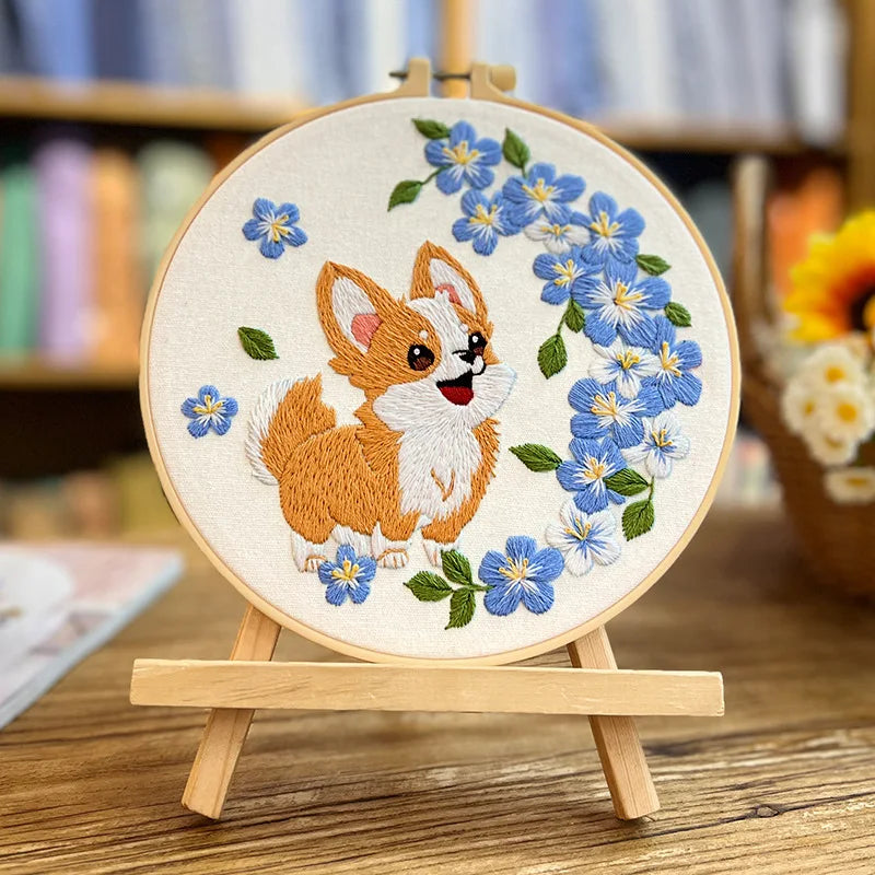 Borduurpakket rond Hond met Bloemen Kruissteekpakket voor Beginners