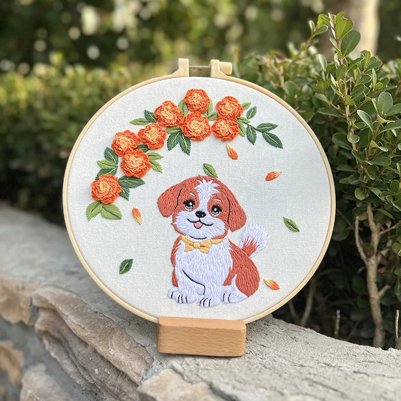 Borduurpakket rond Hond met Bloemen Kruissteekpakket voor Beginners