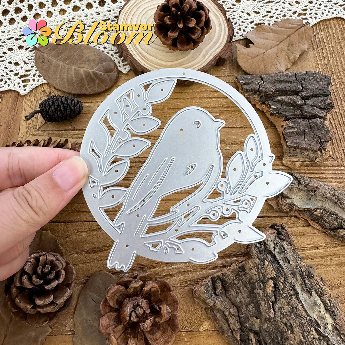 Snijmal halve cirkel met vogel op tak voor kaarten en creatief papierwerk