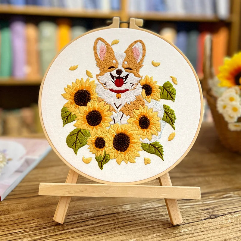 Borduurpakket rond Hond met Bloemen Kruissteekpakket voor Beginners