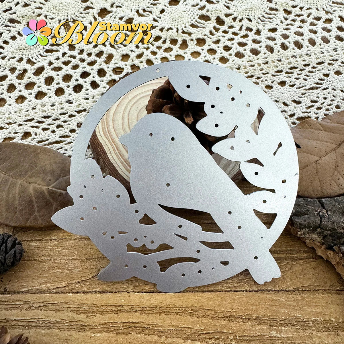 Snijmal halve cirkel met vogel op tak voor kaarten en creatief papierwerk