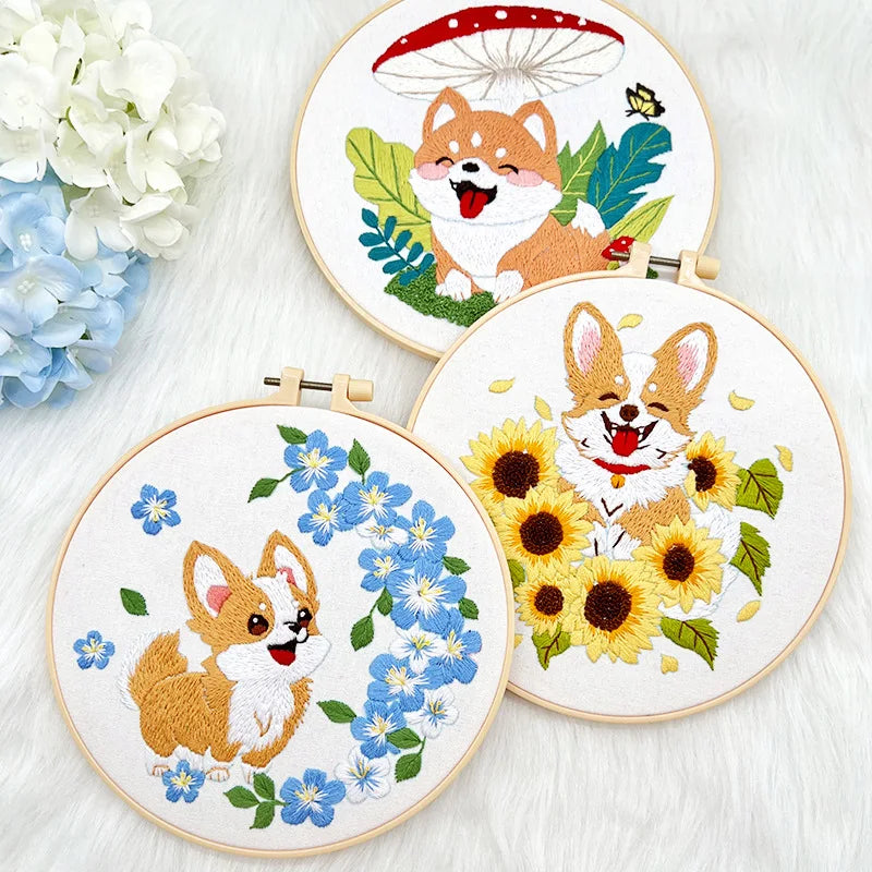 Borduurpakket rond Hond met Bloemen Kruissteekpakket voor Beginners