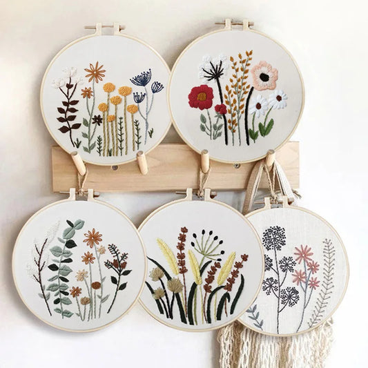 Borduurpakket Rond Bloemen – Compleet met Patronen en Garen