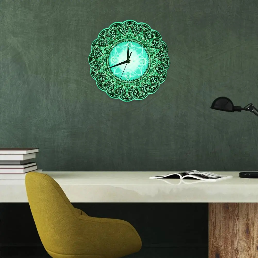 Diamond Painting Klok Mandala met Luminous Effect – Wanddecoratie & Cadeau