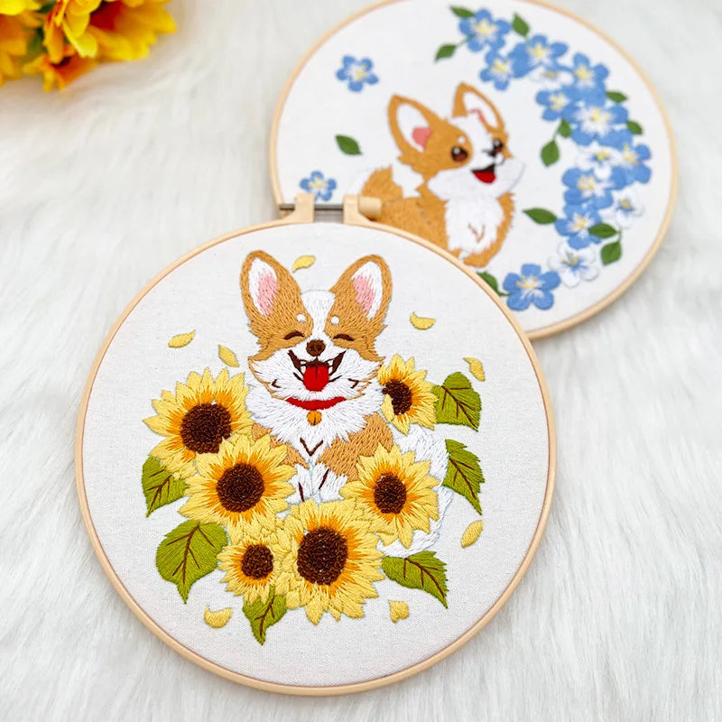 Borduurpakket rond Hond met Bloemen Kruissteekpakket voor Beginners
