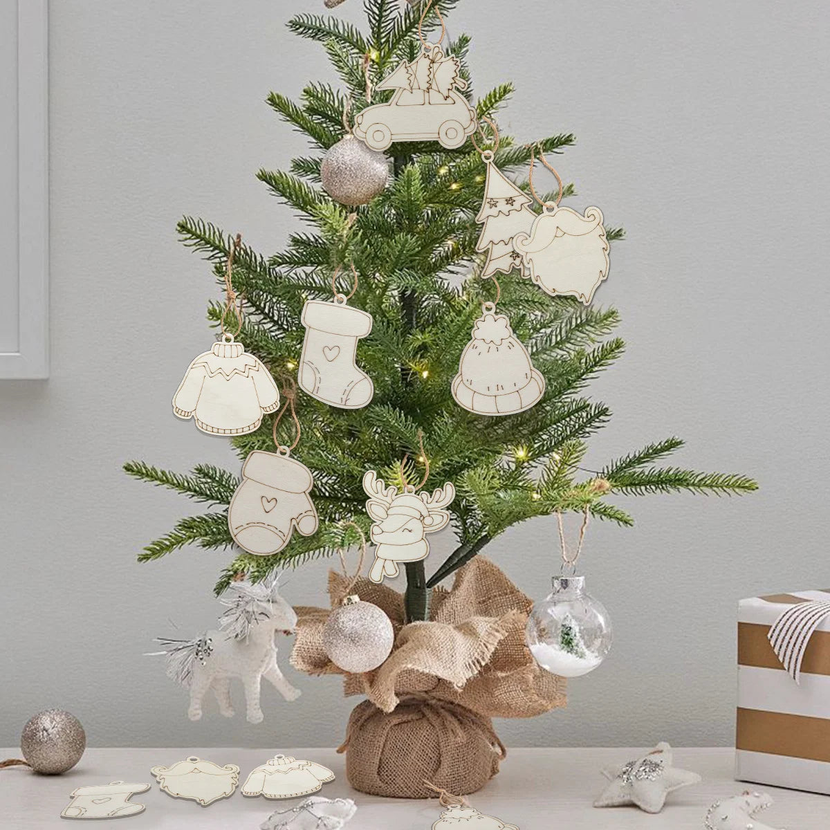 Houten figuur om zelf te schilderen/kleuren – 8 stuks kerst herten, auto’s en mutsen hangornamenten