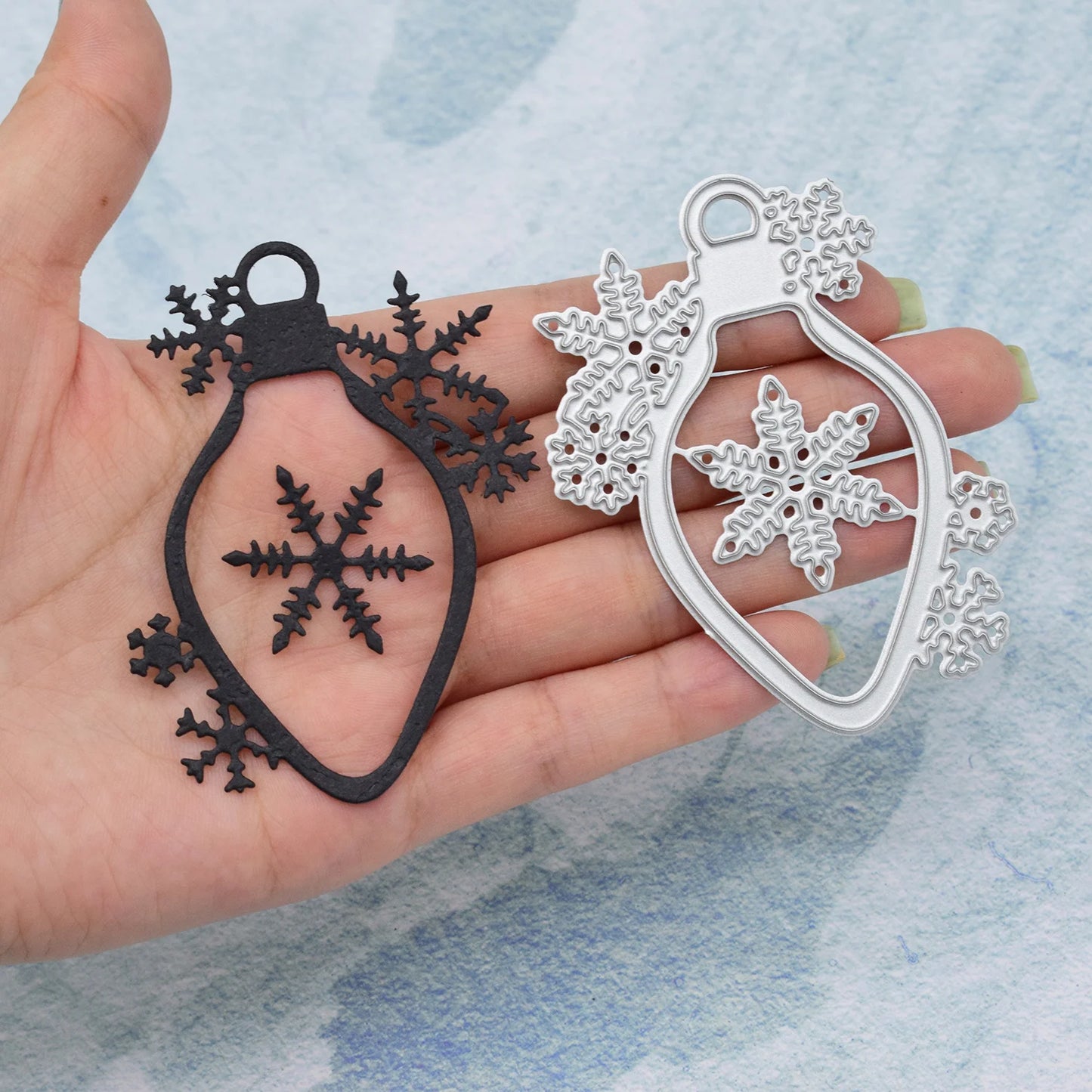 Snijmal sneeuwvlok bel lichtpeertje voor kaarten en papierkunst